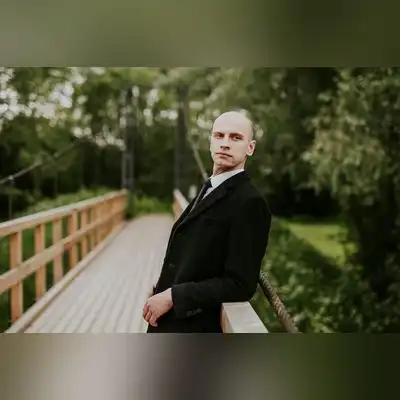 严浩然